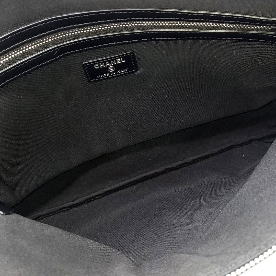 Chanel Chevron Boy Clutch Large A84407 (10496345)