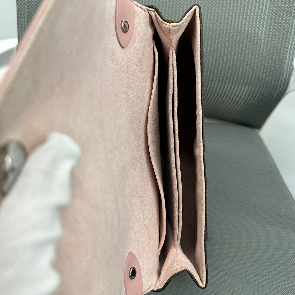 Louis Vuitton Saint Michel Pink Envelope Bag - Microchip Version (BL1422)