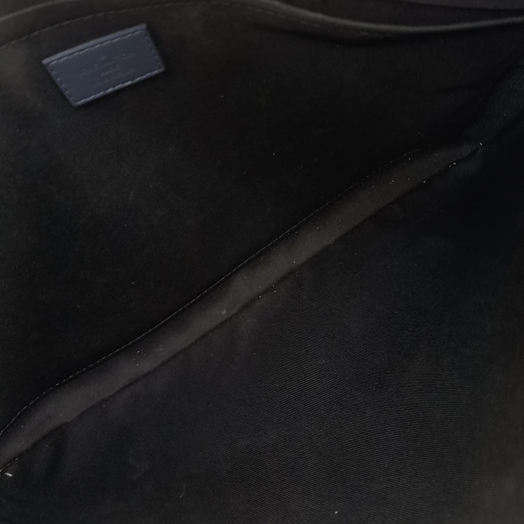Louis Vuitton Discovery Pochette Clutch (10142990)