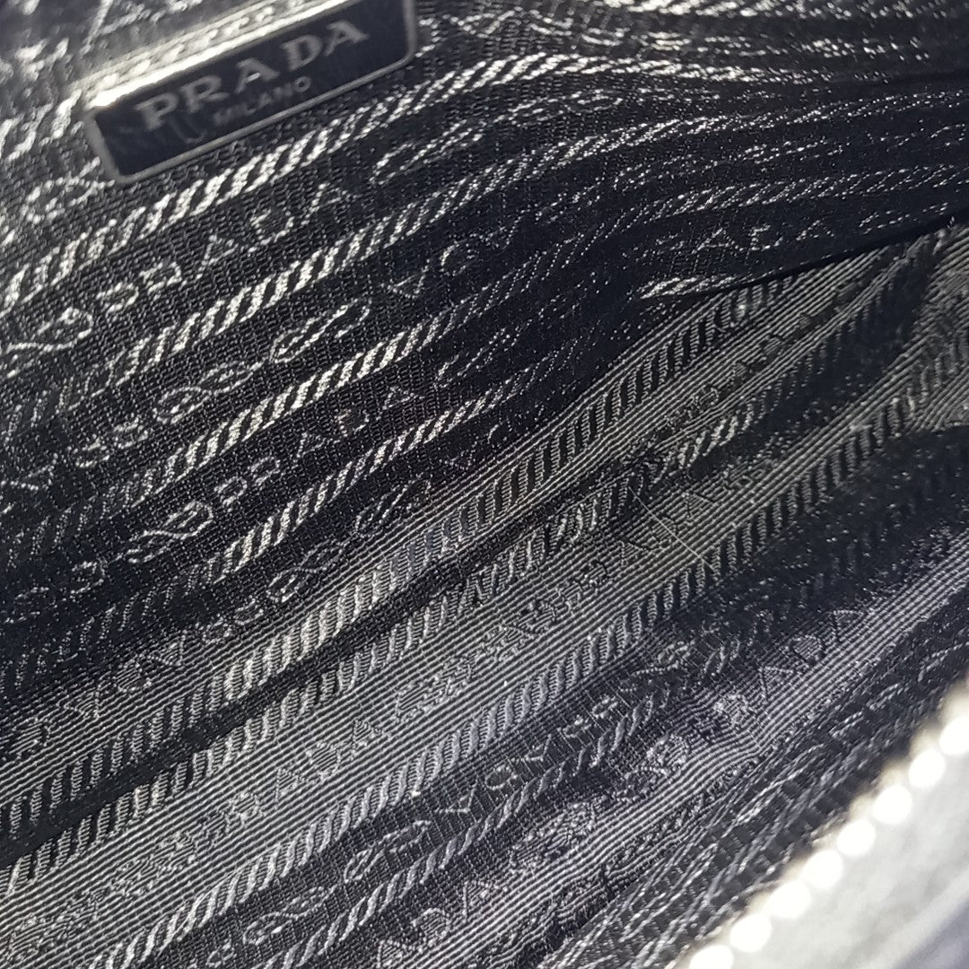 Prada Re-Nylon Hobo Bag (1NE204) (10572550)