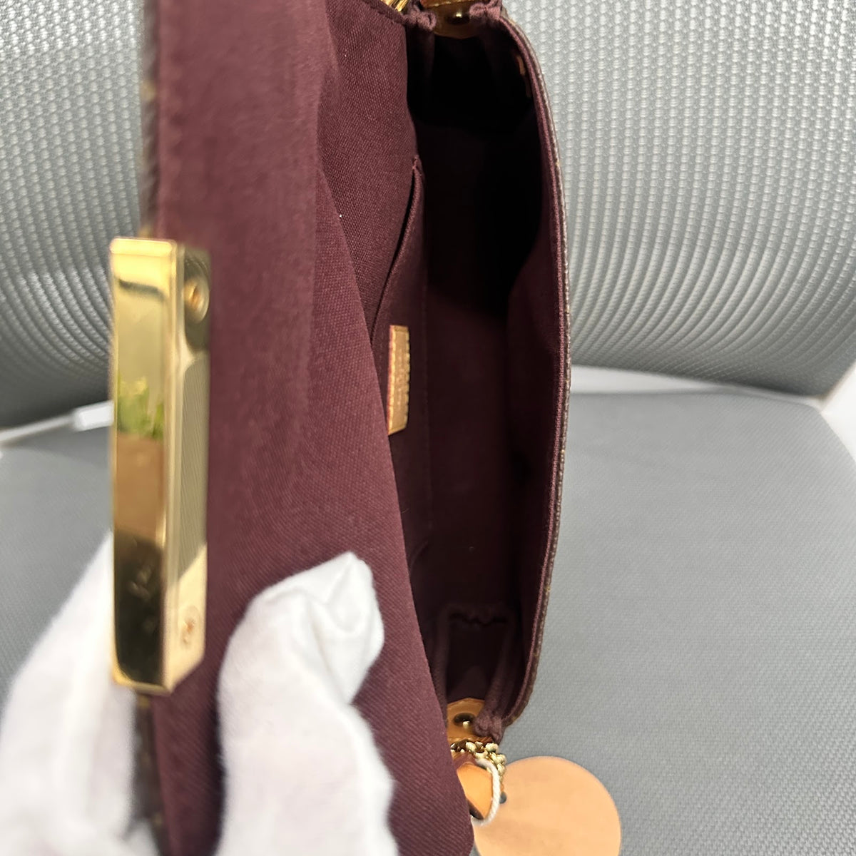 Louis Vuitton Favorite (LY1518)
