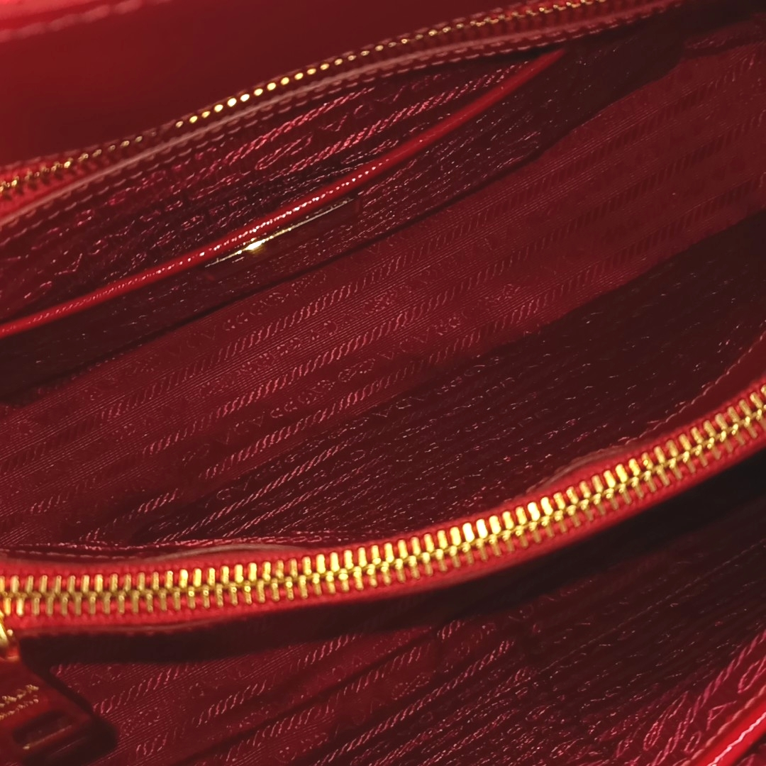 Prada Saffiano Vernice Tote Bag (BL0836) (10528632)
