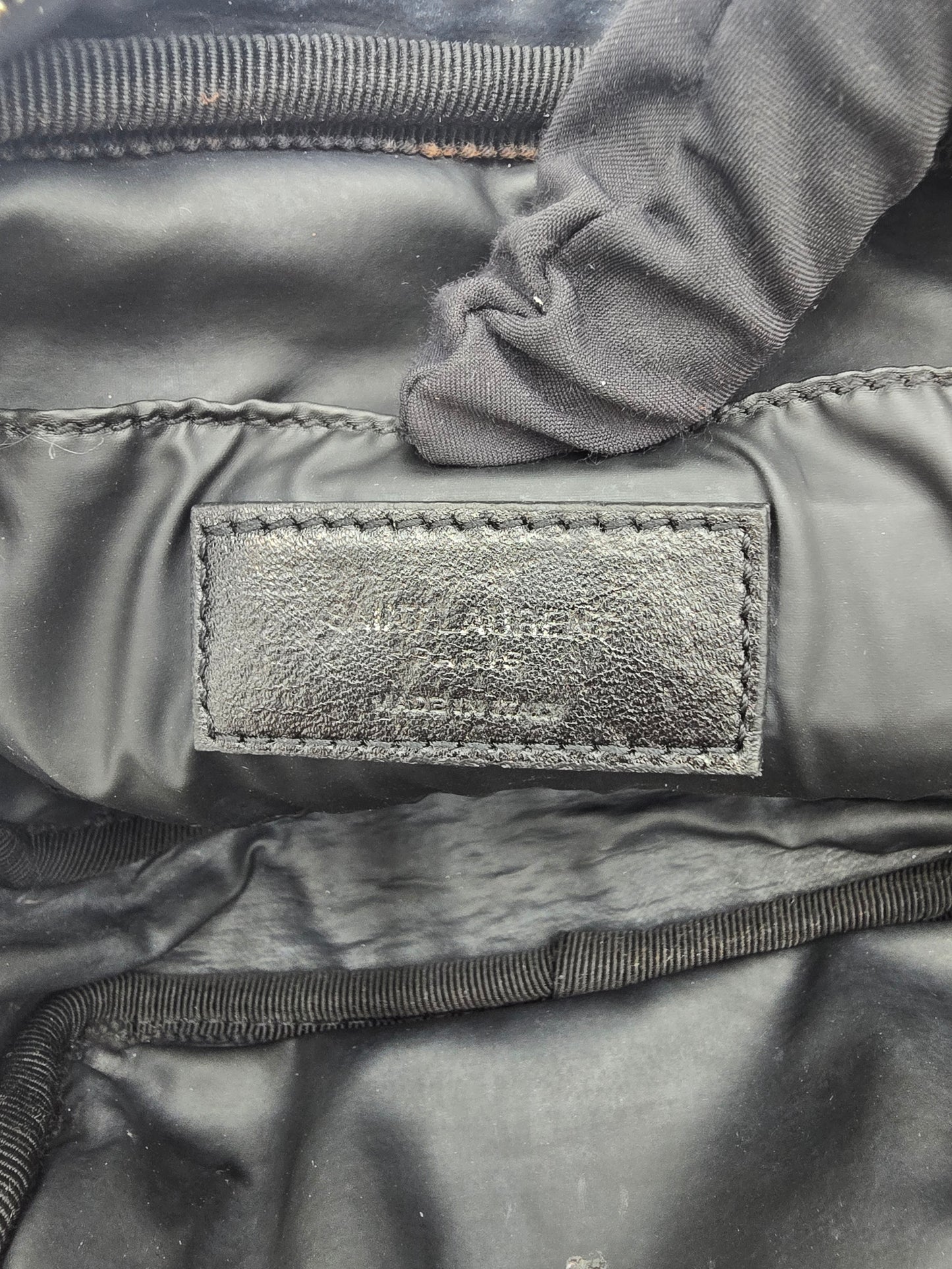 Pre-Owned Saint Laurent Cassandre Leather Pouch AH578