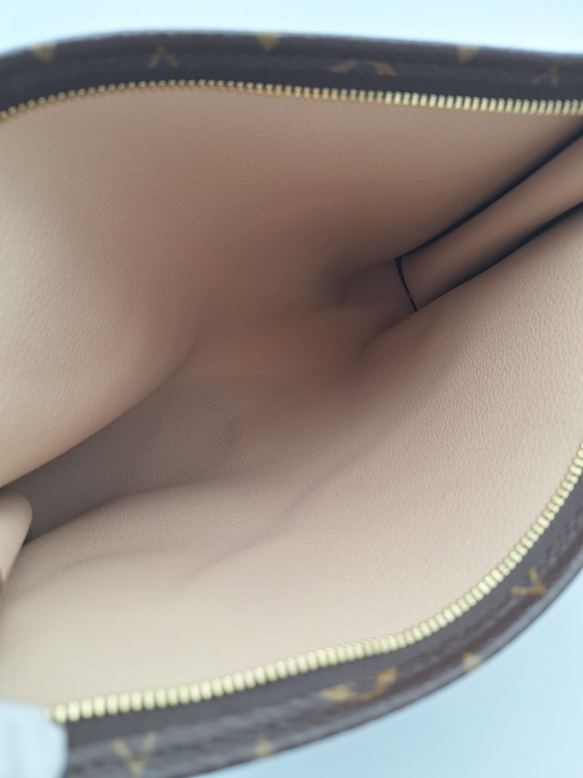 LOUIS VUITTON MONOGRAM POCHETTE TOILETTE 26 (US)