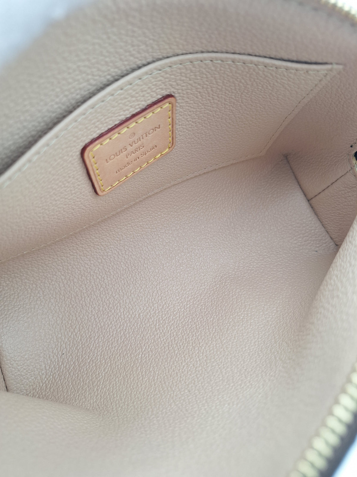 LOUIS VUITTON MONOGRAM COSMETIC POUCH PM (US)