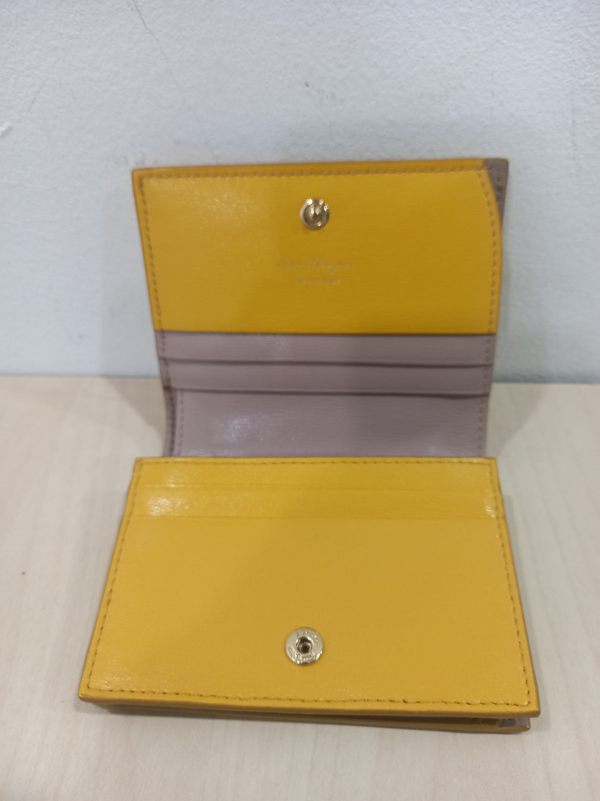 Salvatore Ferragamo Yellow Gancini Embroidered Women's ONE Bifold Wallet 22 D514
