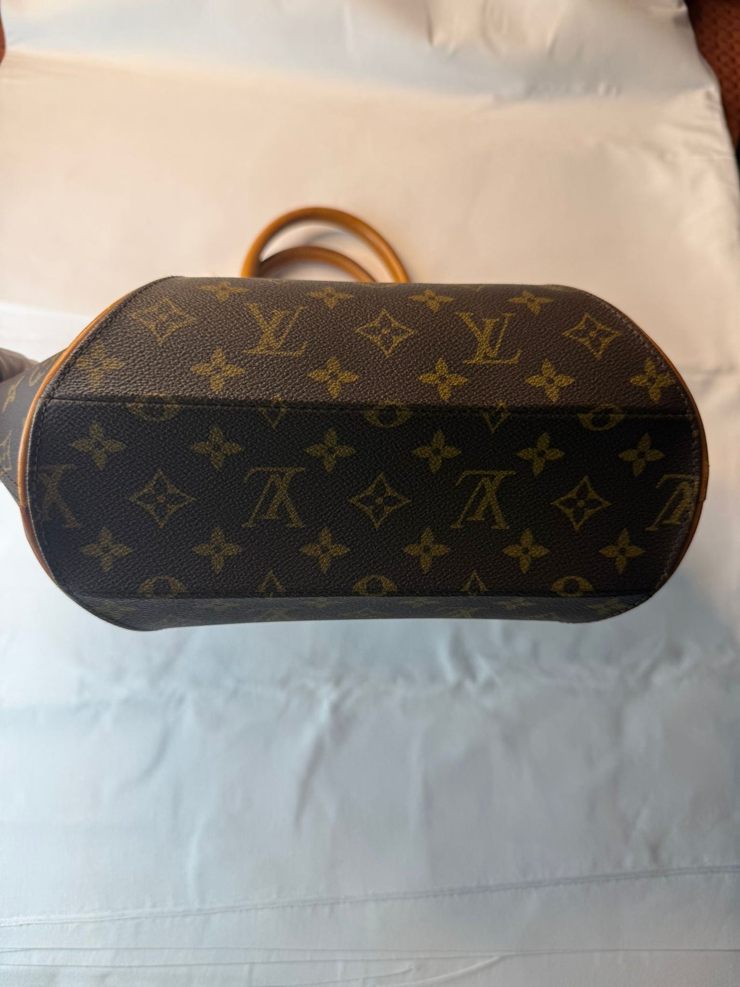 Louis Vuitton Ellipse (AH470)