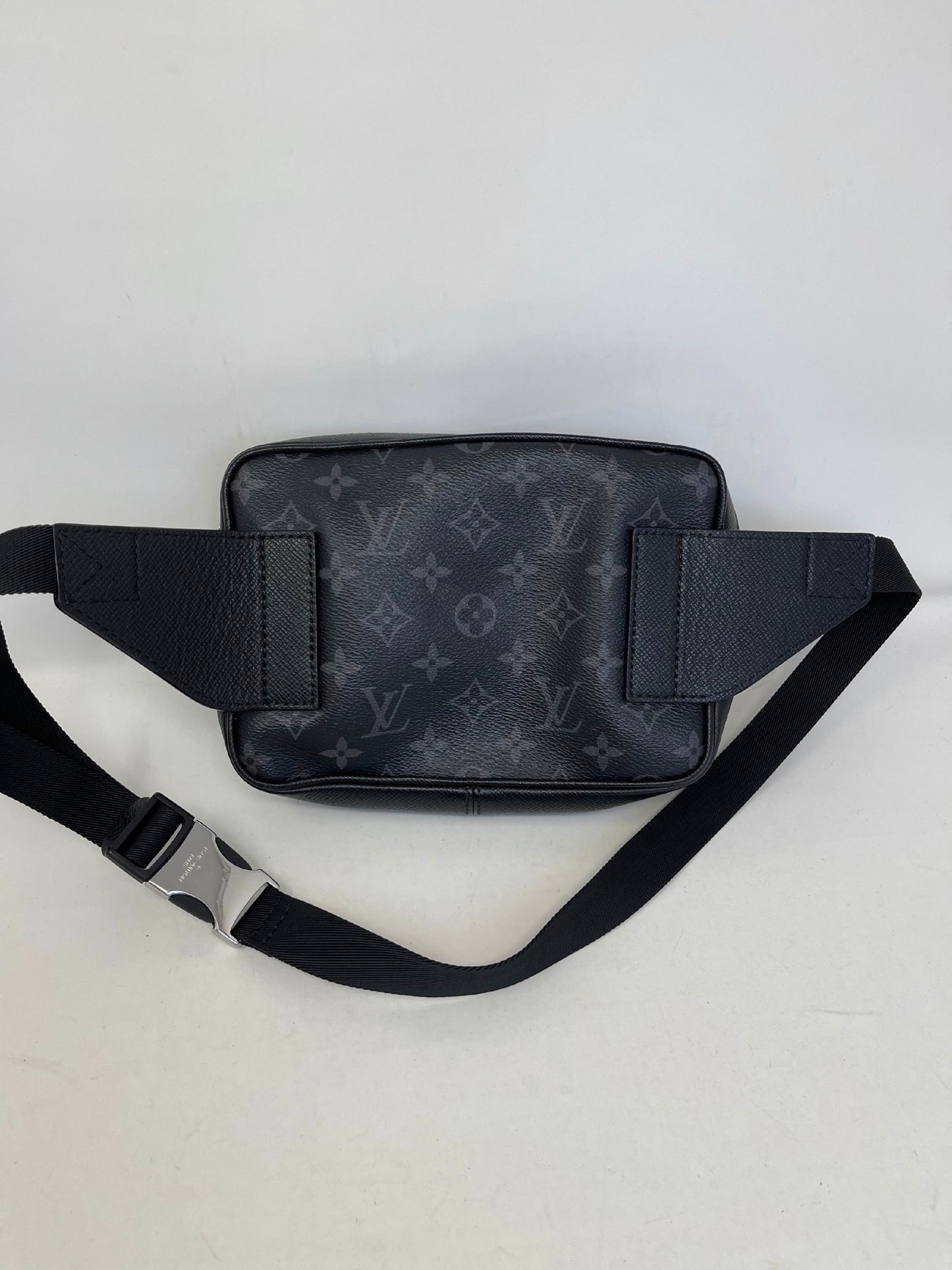 Louis Vuitton Taiga Lama Outdoor Messenger