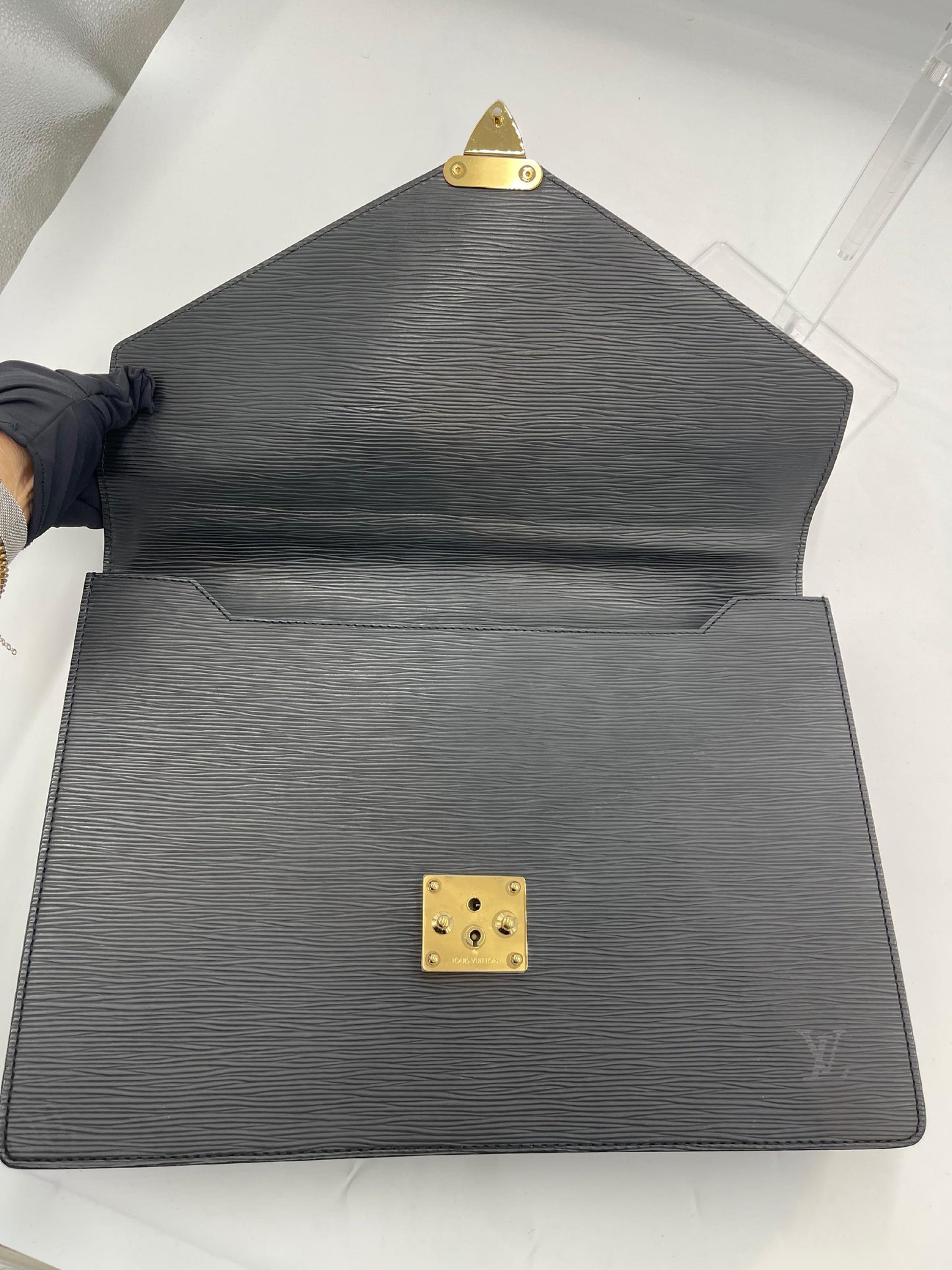 Louis Vuitton Serviette Ambassador Epi (AH724)