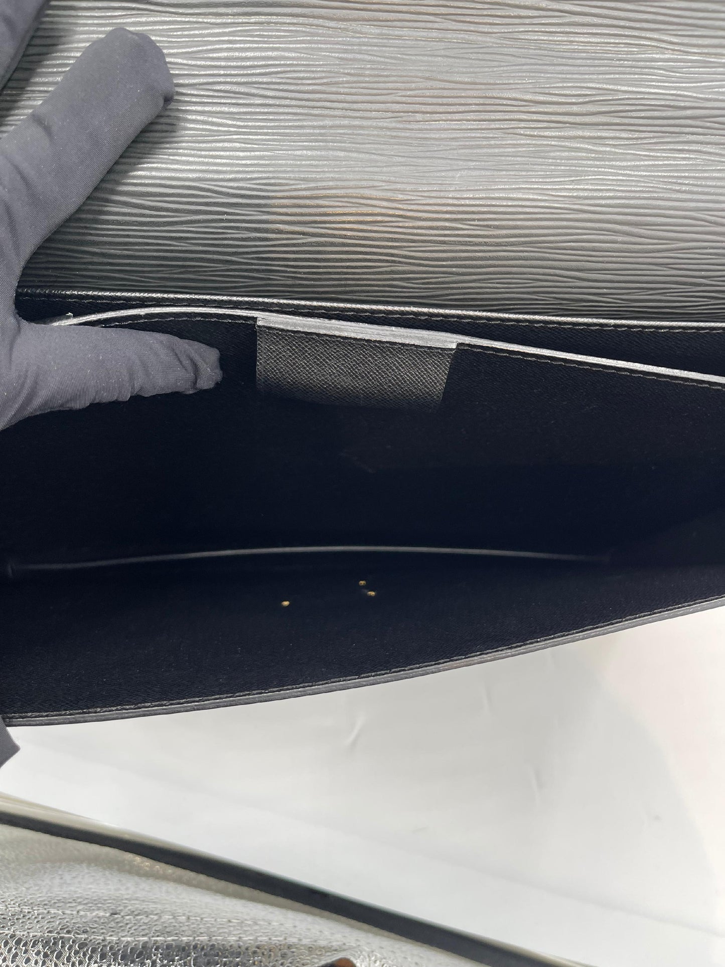 Louis Vuitton Serviette Ambassador Epi (AH724)