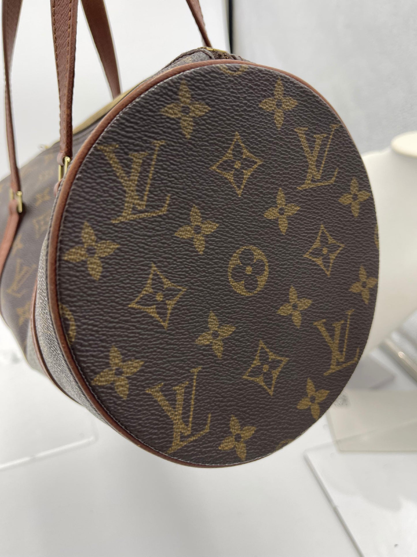 Louis Vuitton Papillon (AH766)