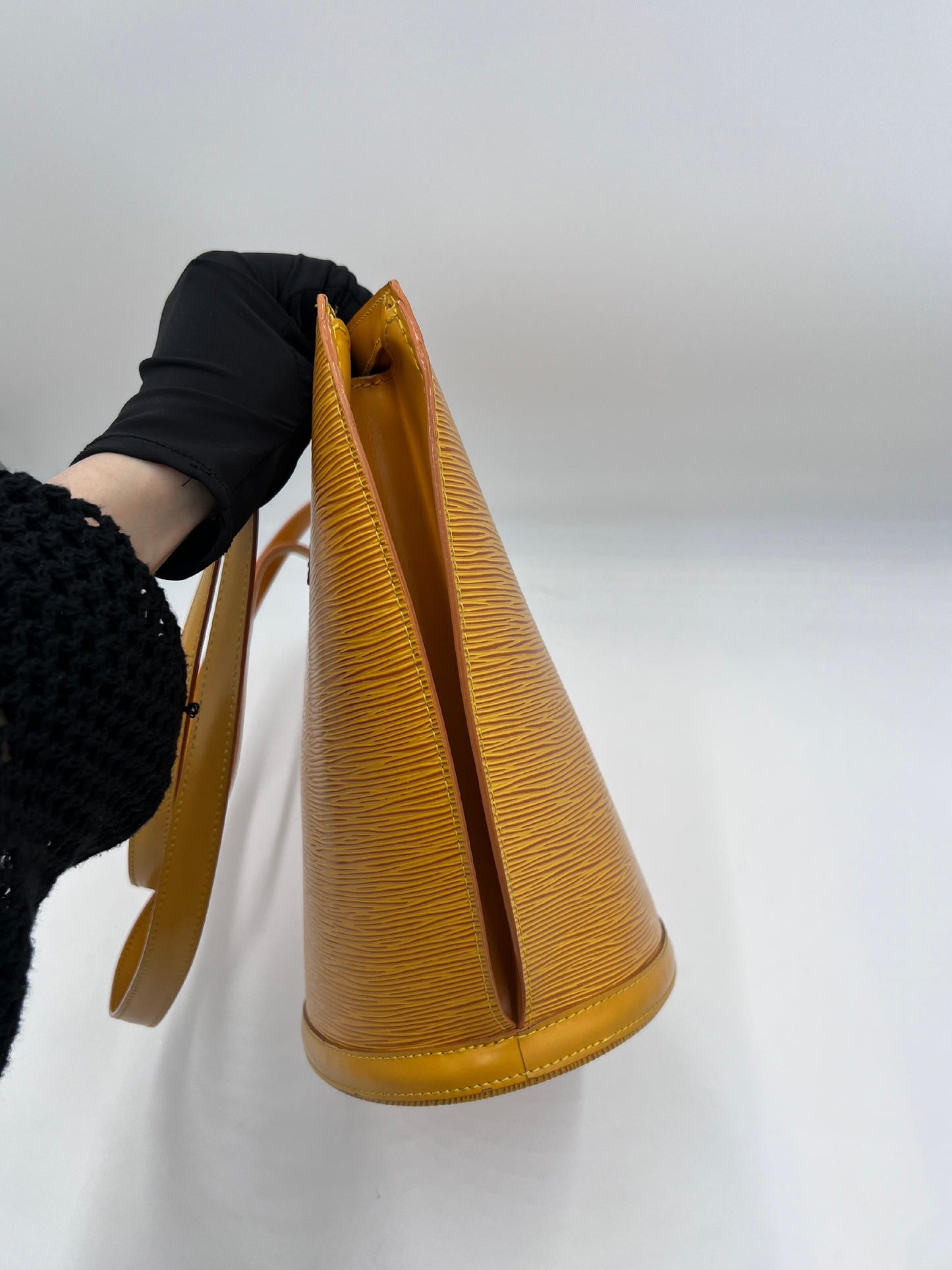 Louis Vuitton Saint Jacques Epi (AH831)