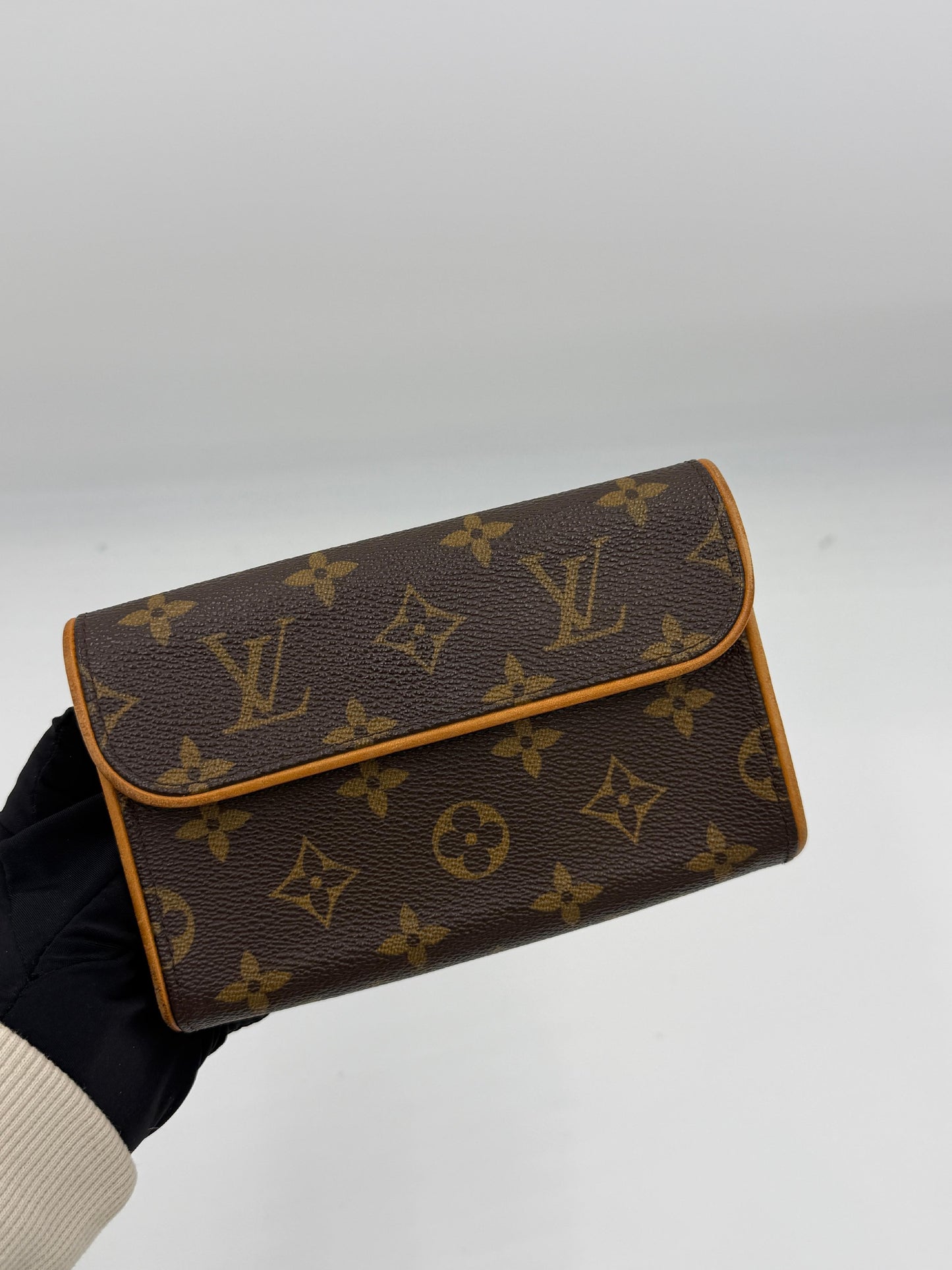 Louis Vuitton Pochette Florentine M