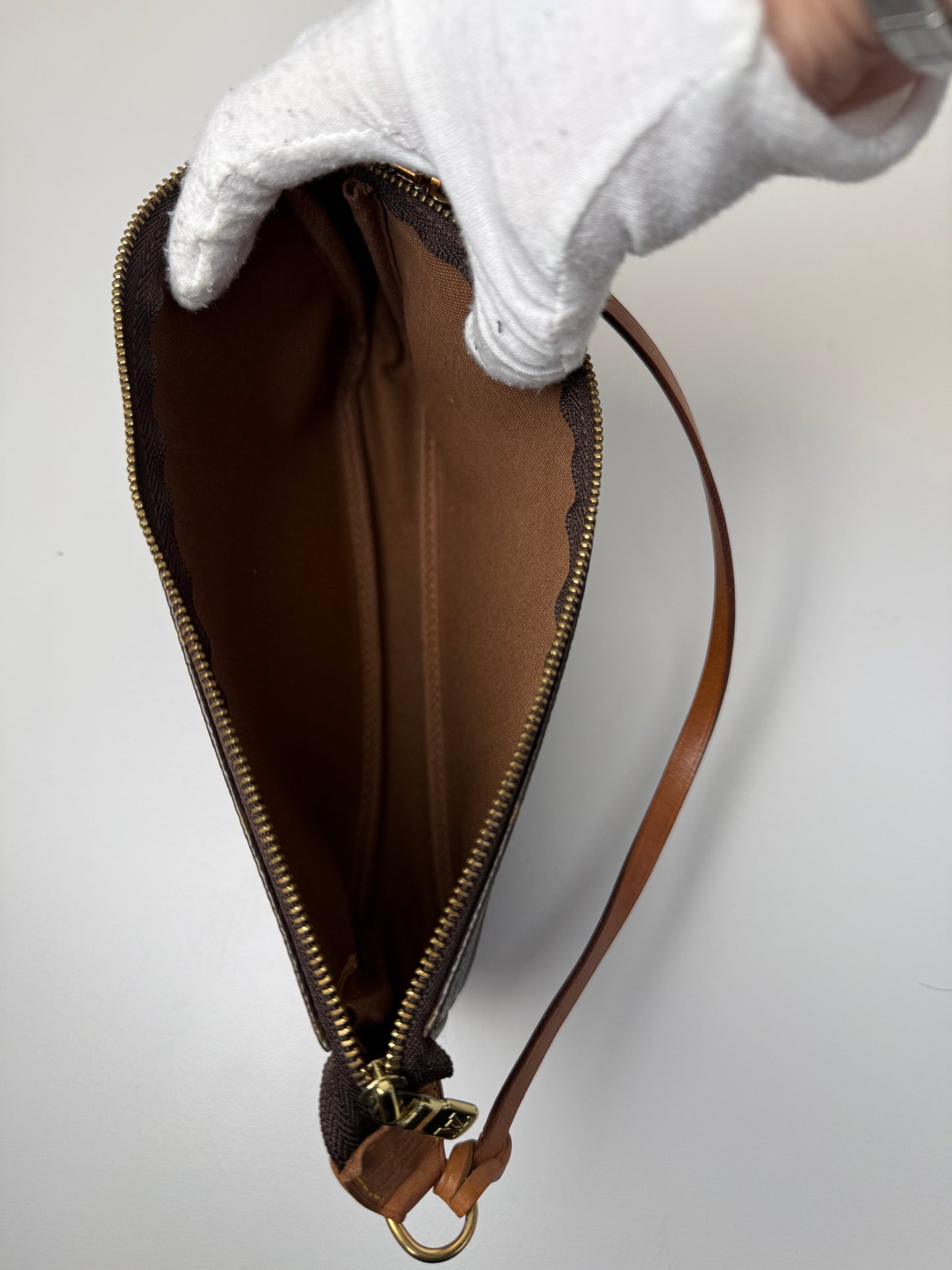 Pre-Owned Louis Vuitton Pochette Accessoires AJ126