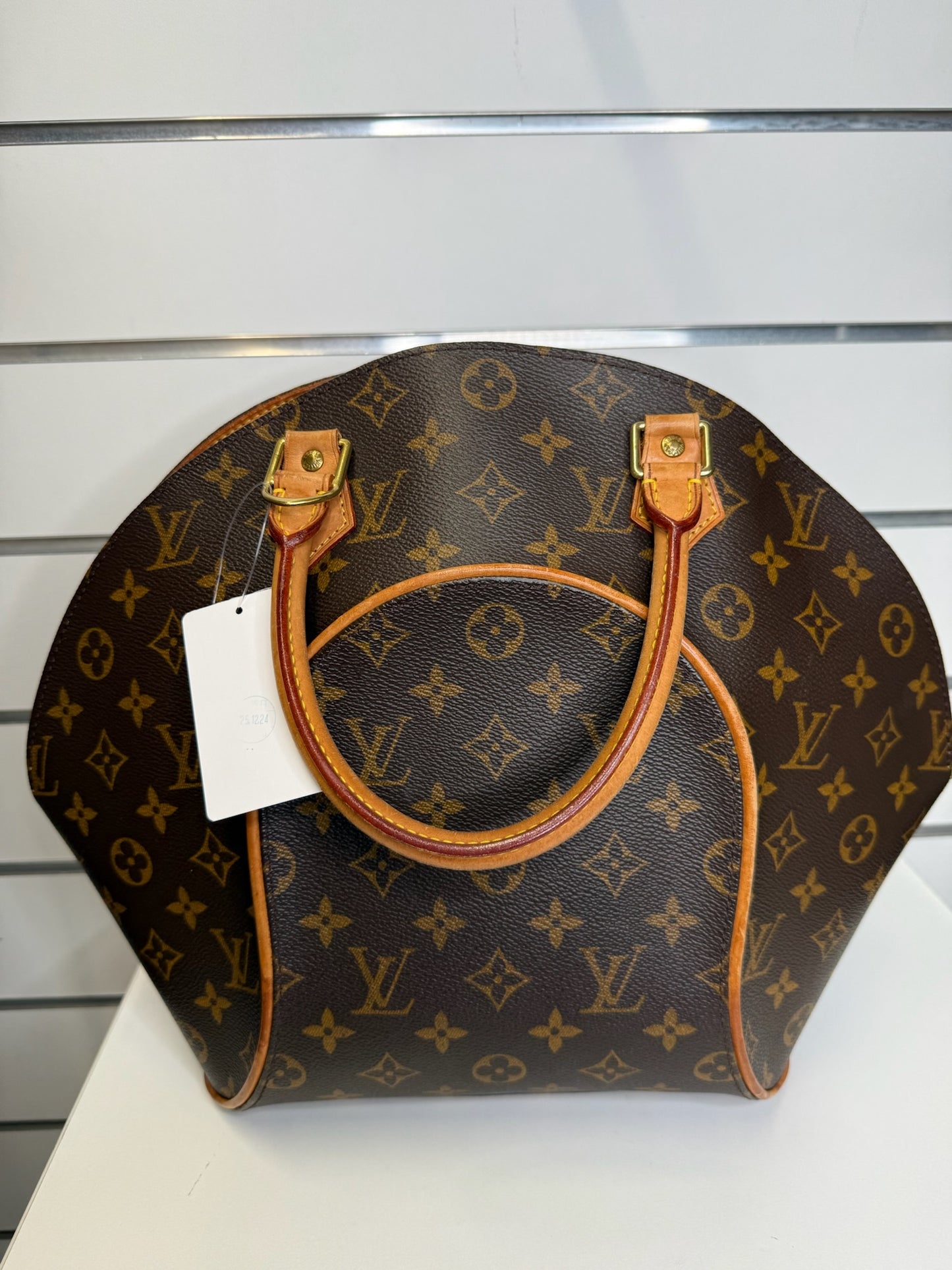 Louis Vuitton Ellipse MM Monogram Canvas K93