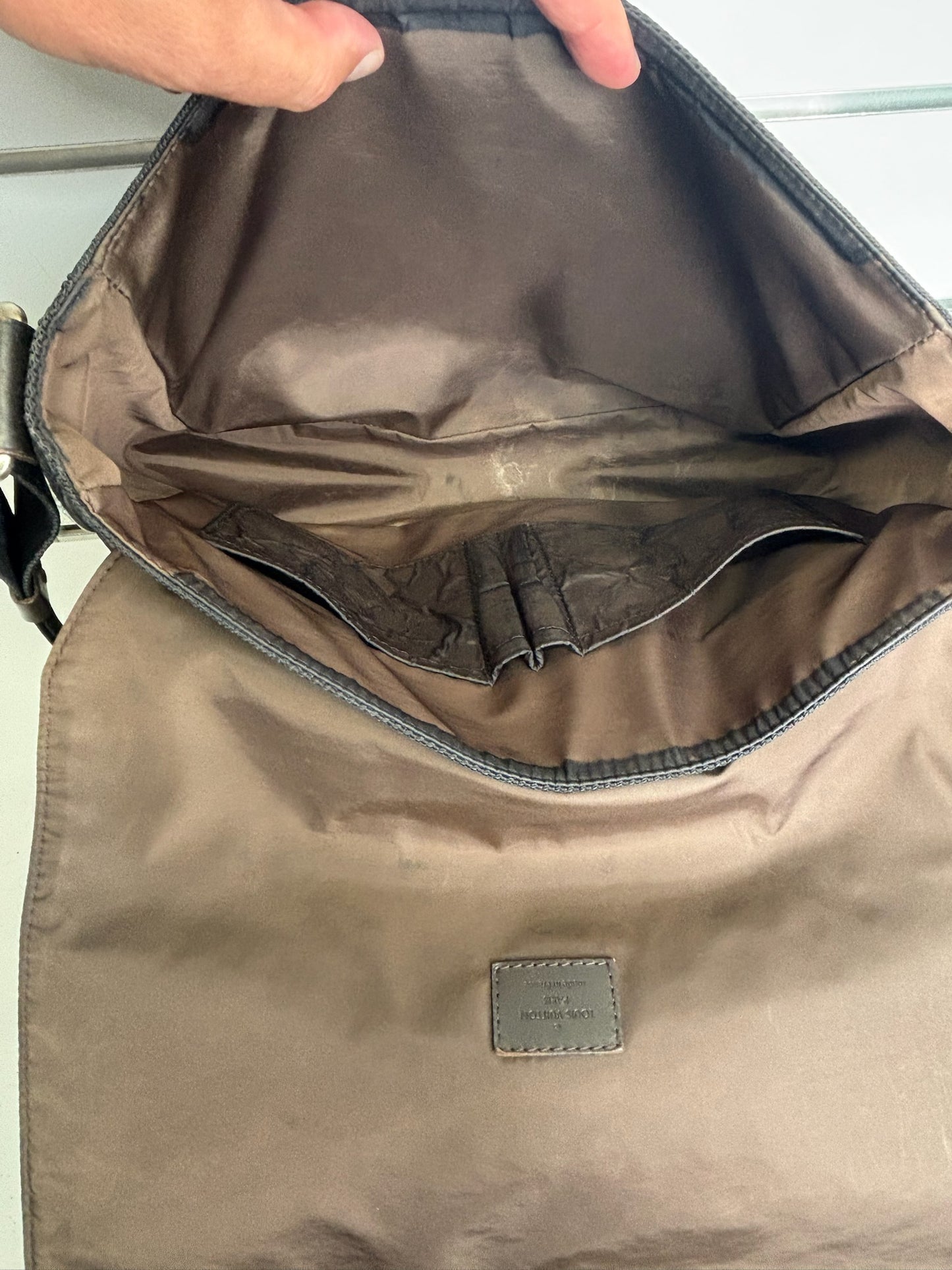Louis Vuitton Damier Géant Petit Messager Bag (JP)