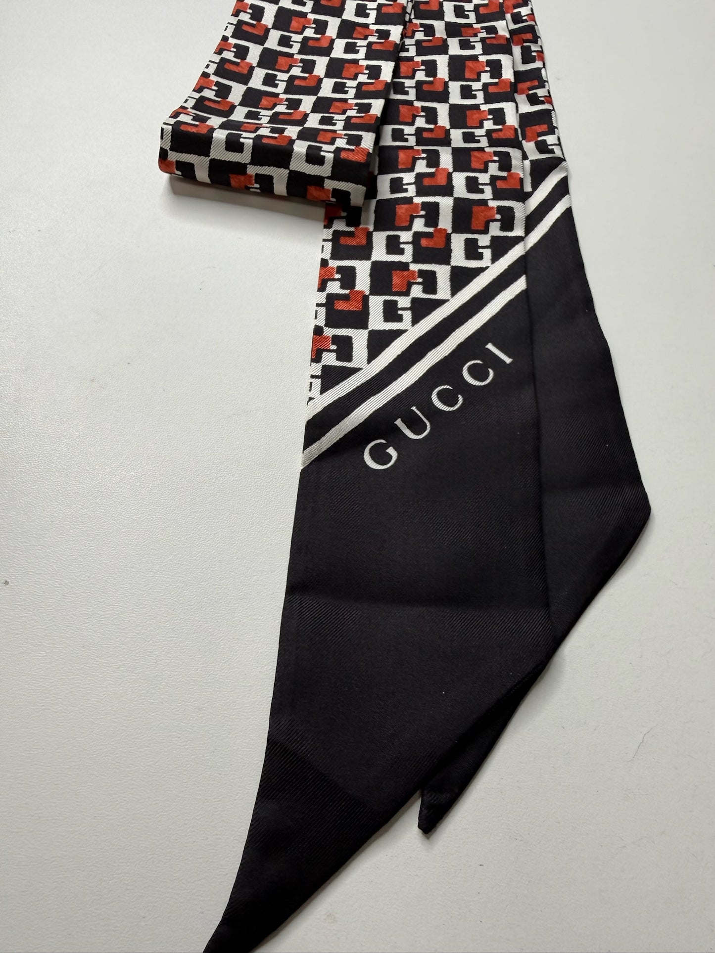 Gucci Black/Red Silk Interlocking G Print Qatar Square Scarf (JP)