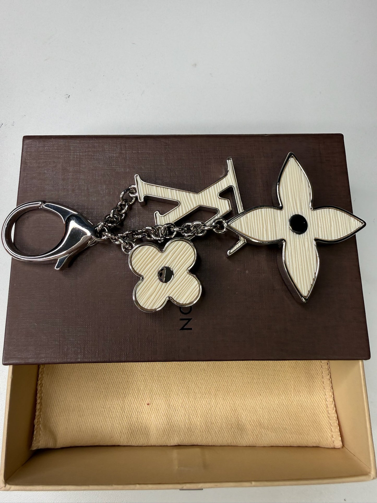 Louis Vuitton White Fleur d'Epi Bag Charm & Key Holder (JP)
