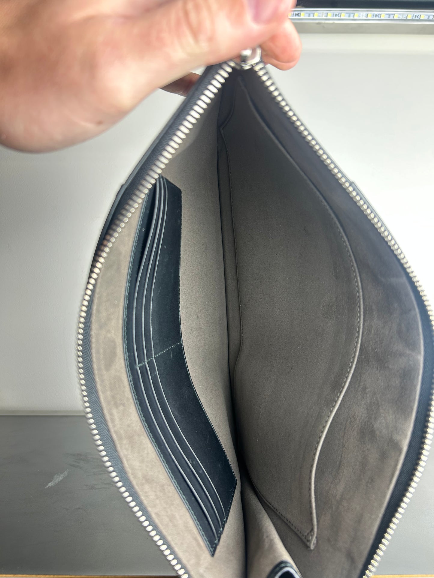 Gucci GG Supreme Portfolio Pouch
