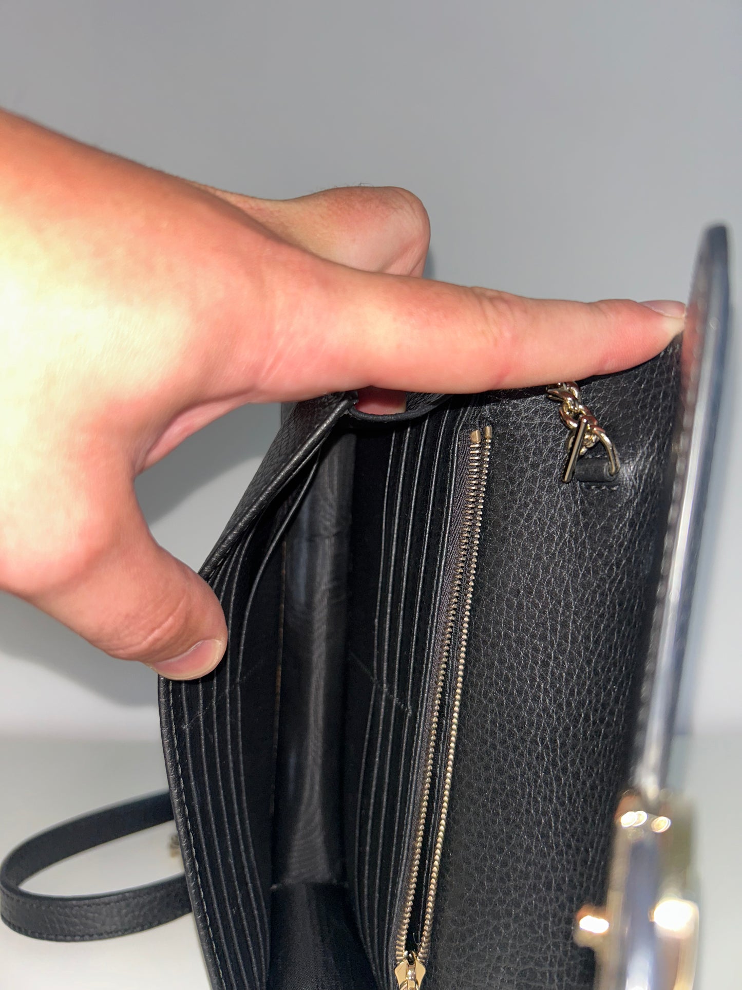 Gucci Interlocking G Wallet on Chain