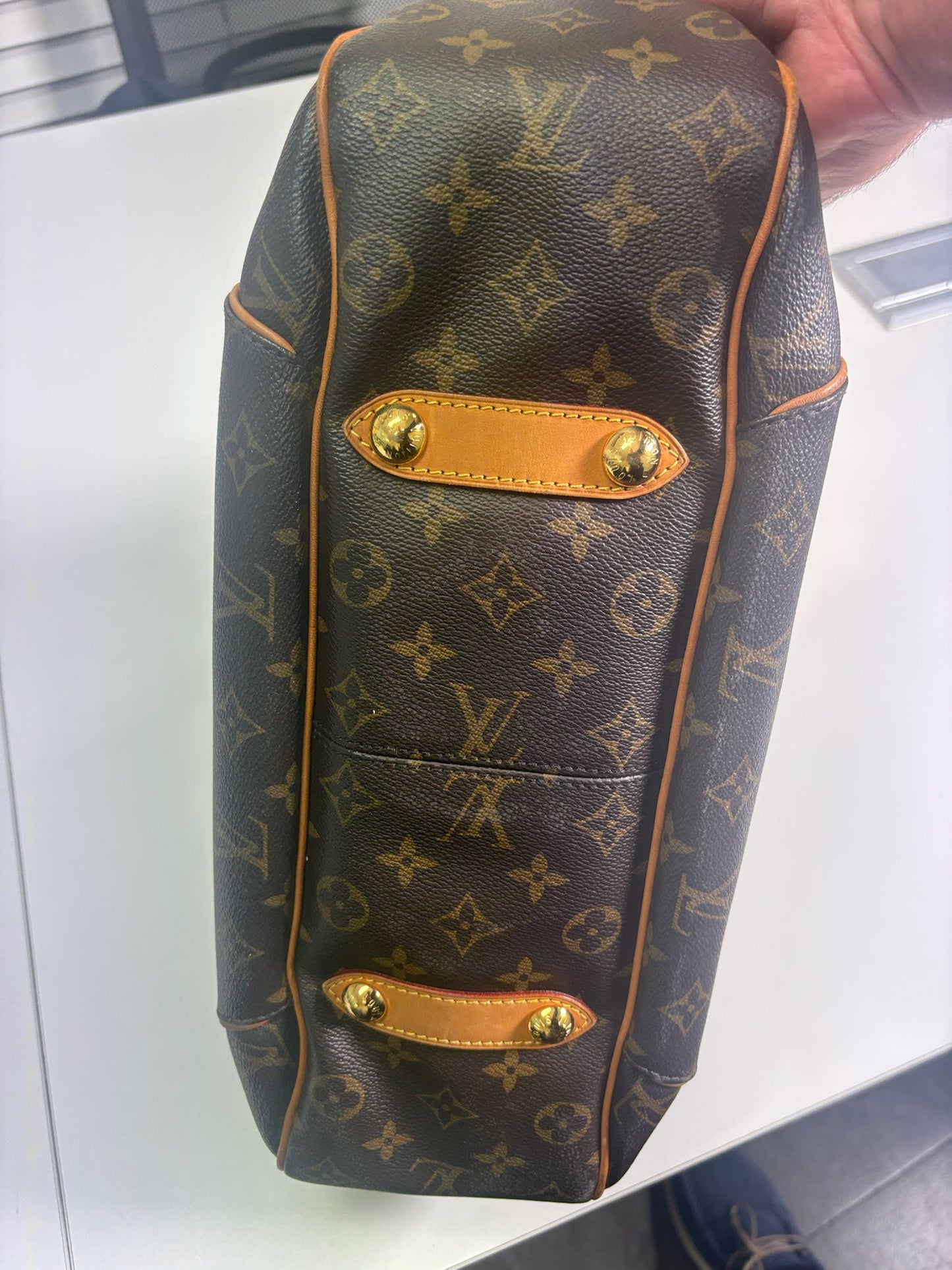 Louis Vuitton Galliera PM Monogram (B01279425DM)