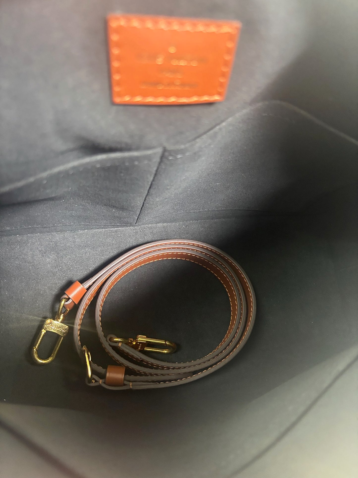 Louis Vuitton V Tote MM Monogram Tote & Shoulder Bag (M120200307S)