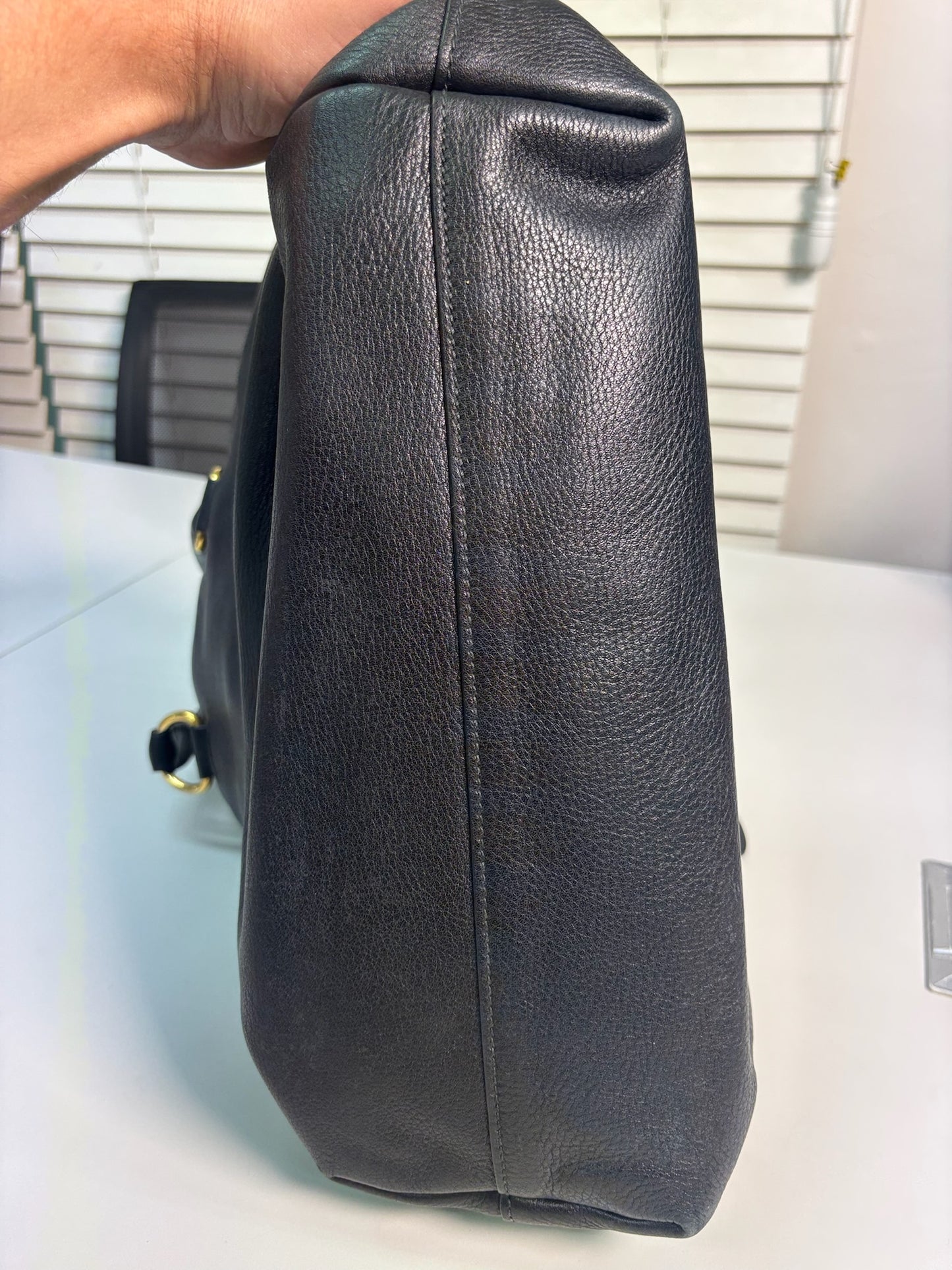 Prada Black Leather Vitello Daino Gold Hardware One Shoulder Bag BN1713 (V167416)