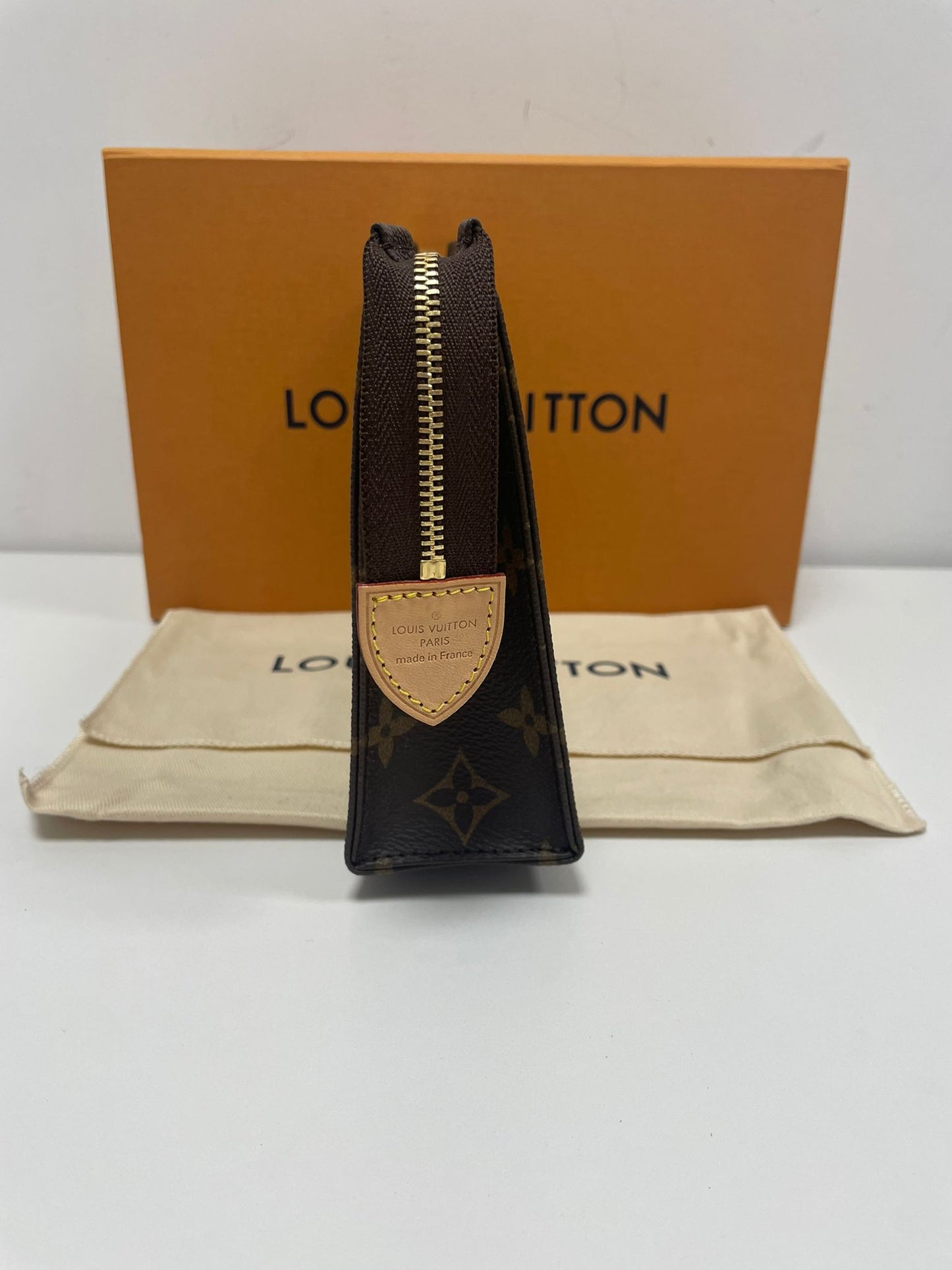 Louis Vuitton Monogram Toiletry Pouch (JPD04-01)