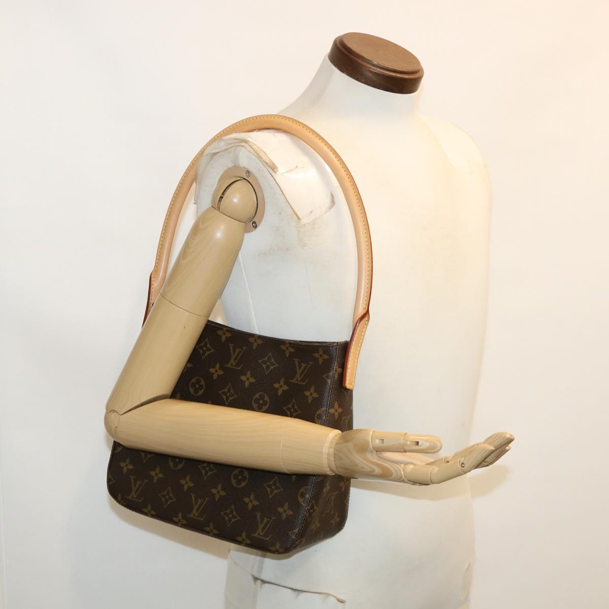 Pre-owned Louis Vuitton Looping MM Bag (ar8271V)