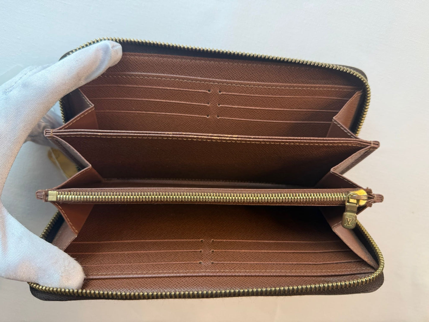 Louis Vuitton Zippy Wallet (AH662)