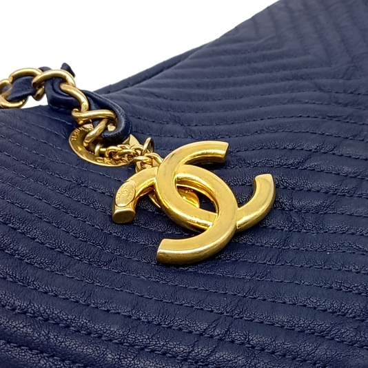CHANEL CHEVRON CHAIN SHOULDER BAG (JP)