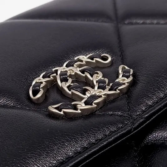 CHANEL 19 FLAP CLUTCH (JP)