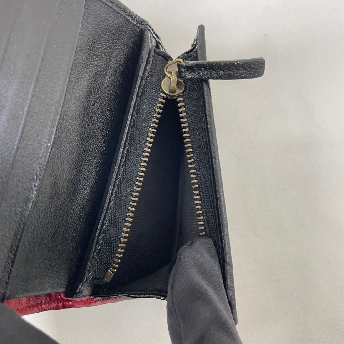 Gucci Black Leather Red Stitch Torchon GG Marmont ONE Bifold Wallet 573811