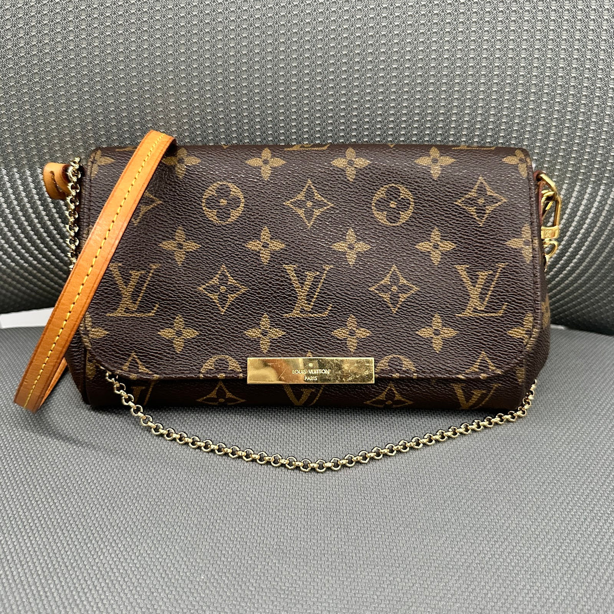 Louis Vuitton Favorite (LY1518)