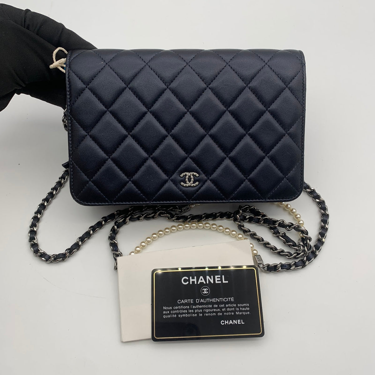 Chanel Wallet on Chain navy - front with authenticity card