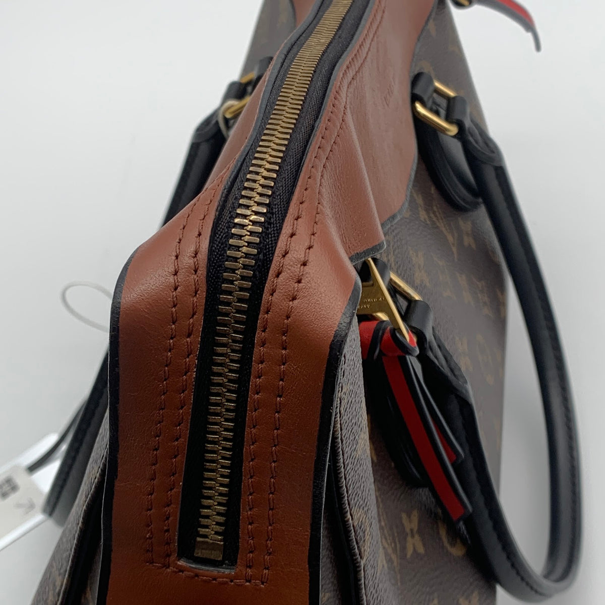 Louis Vuitton Tuileries Tote - zip detail
