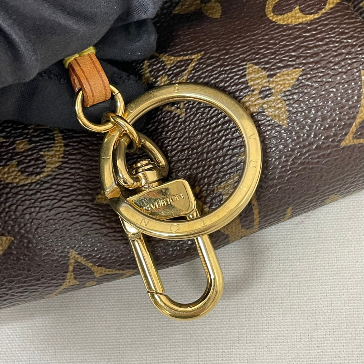 Louis Vuitton Brown PVC Monogram Canvas Artsy MM Shoulder Bag M40249 (V1260917)
