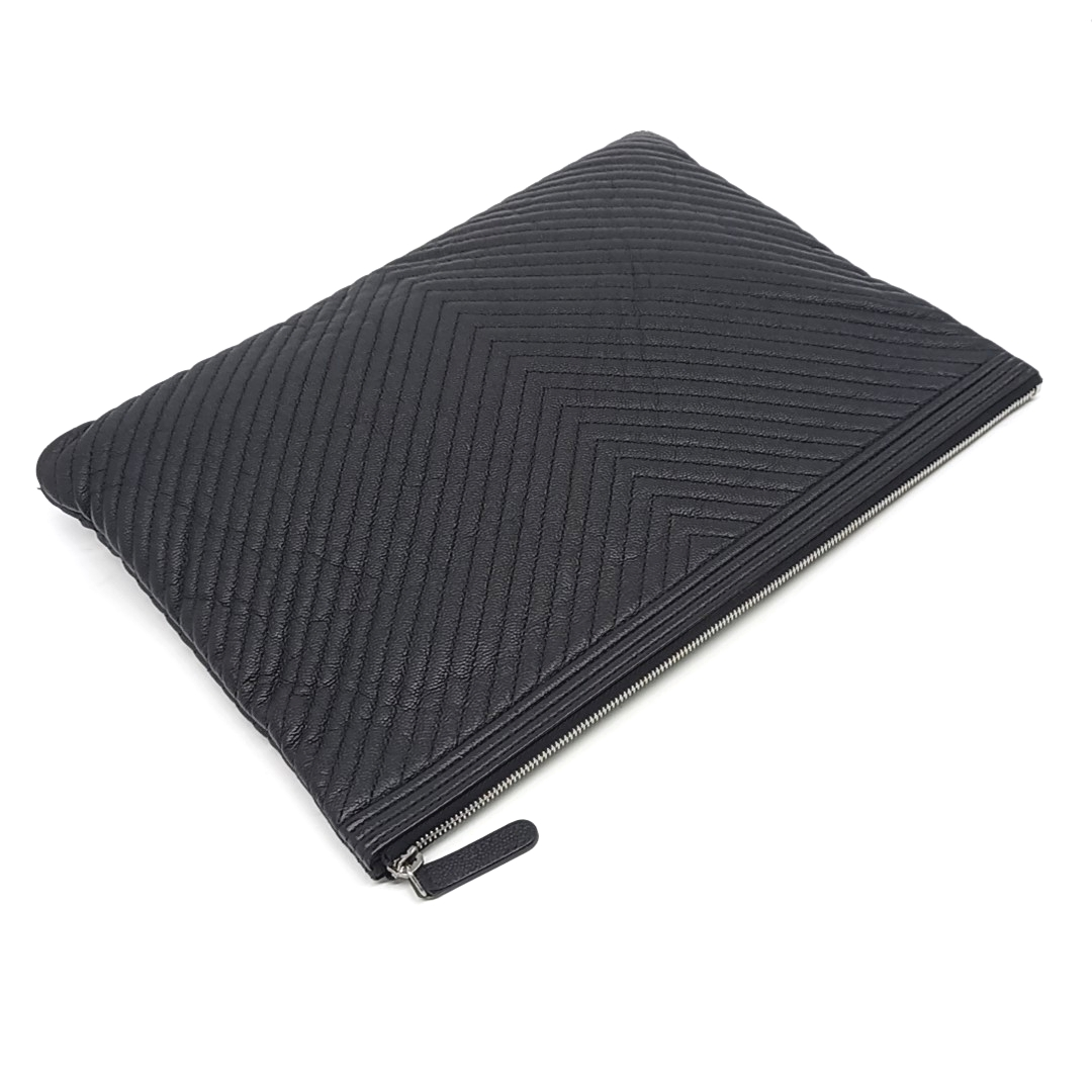 Chanel Chevron Boy Clutch Large A84407 (10496345)