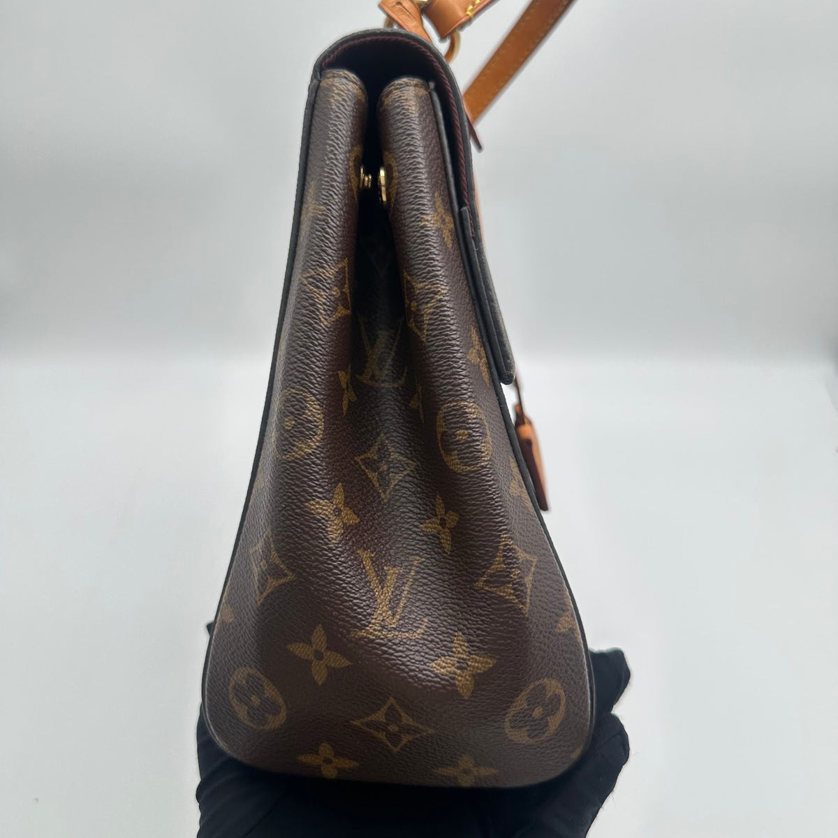Louis Vuitton Monogram Cluny crossbody bag