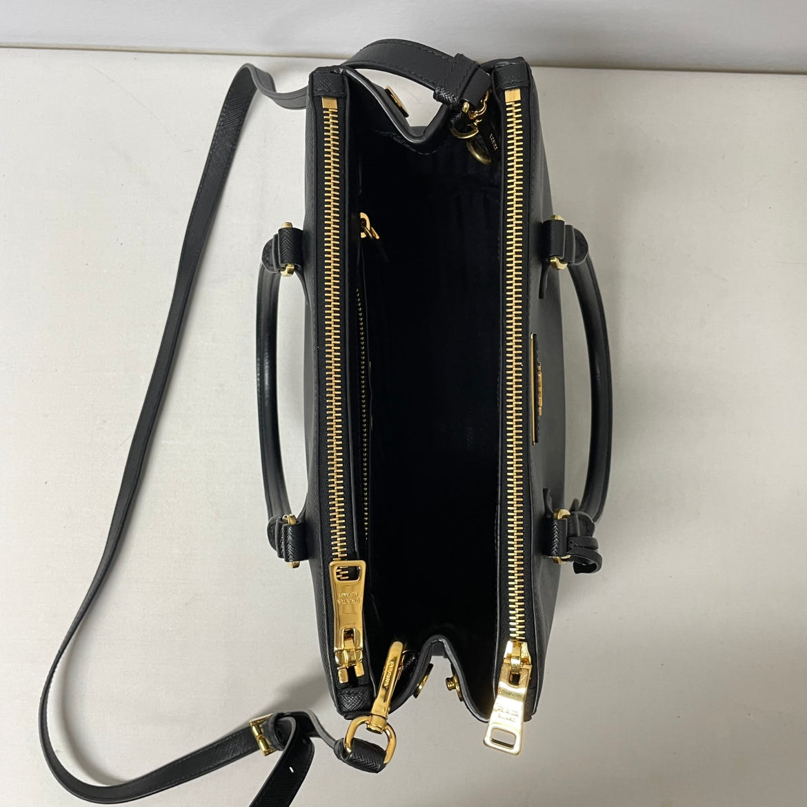 Prada Black Saffiano Galleria Medium Shoulder Bag 1BA863