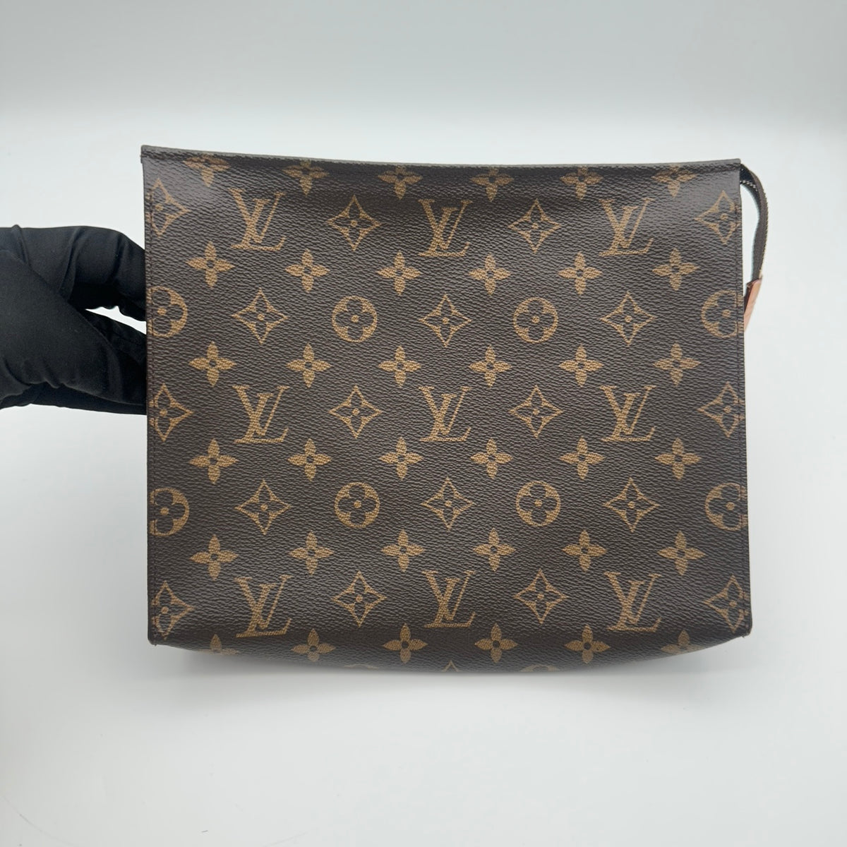 Louis Vuitton Toiletry Pouch 26 Monogram - front