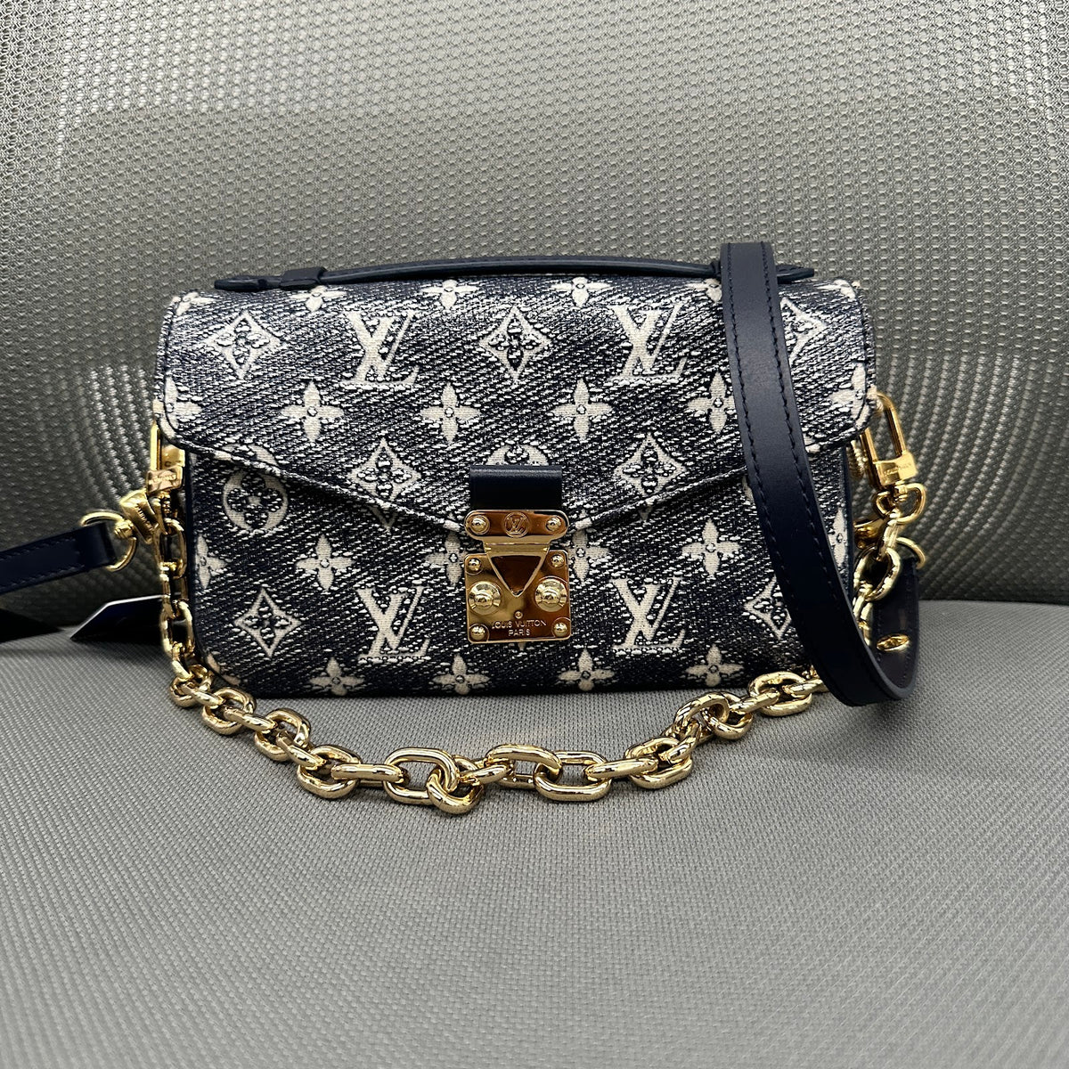 Louis Vuitton Blue Messenger Bag - Microchip Version (BL1289)