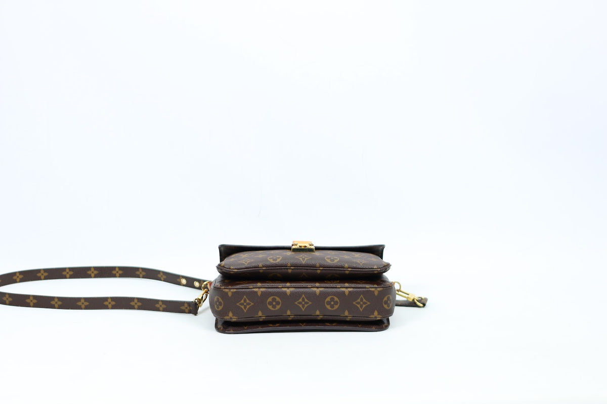 Louis Vuitton Brown PVC Monogram Canvas Pochette Metis ONE Shoulder Bag M40780 (V12138903)