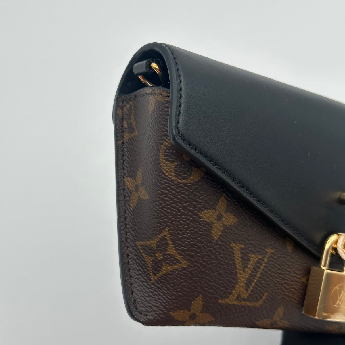 Louis Vuitton Color-Block Lock Bag - Microchip Version (BL1033)