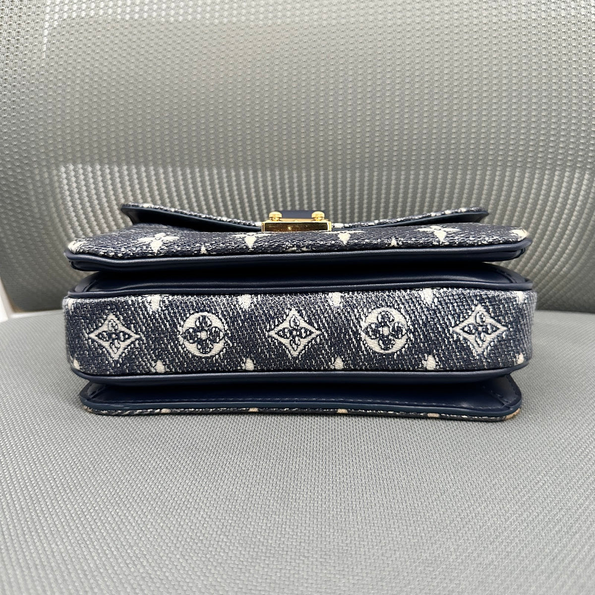 Louis Vuitton Blue Messenger Bag - Microchip Version (BL1289)