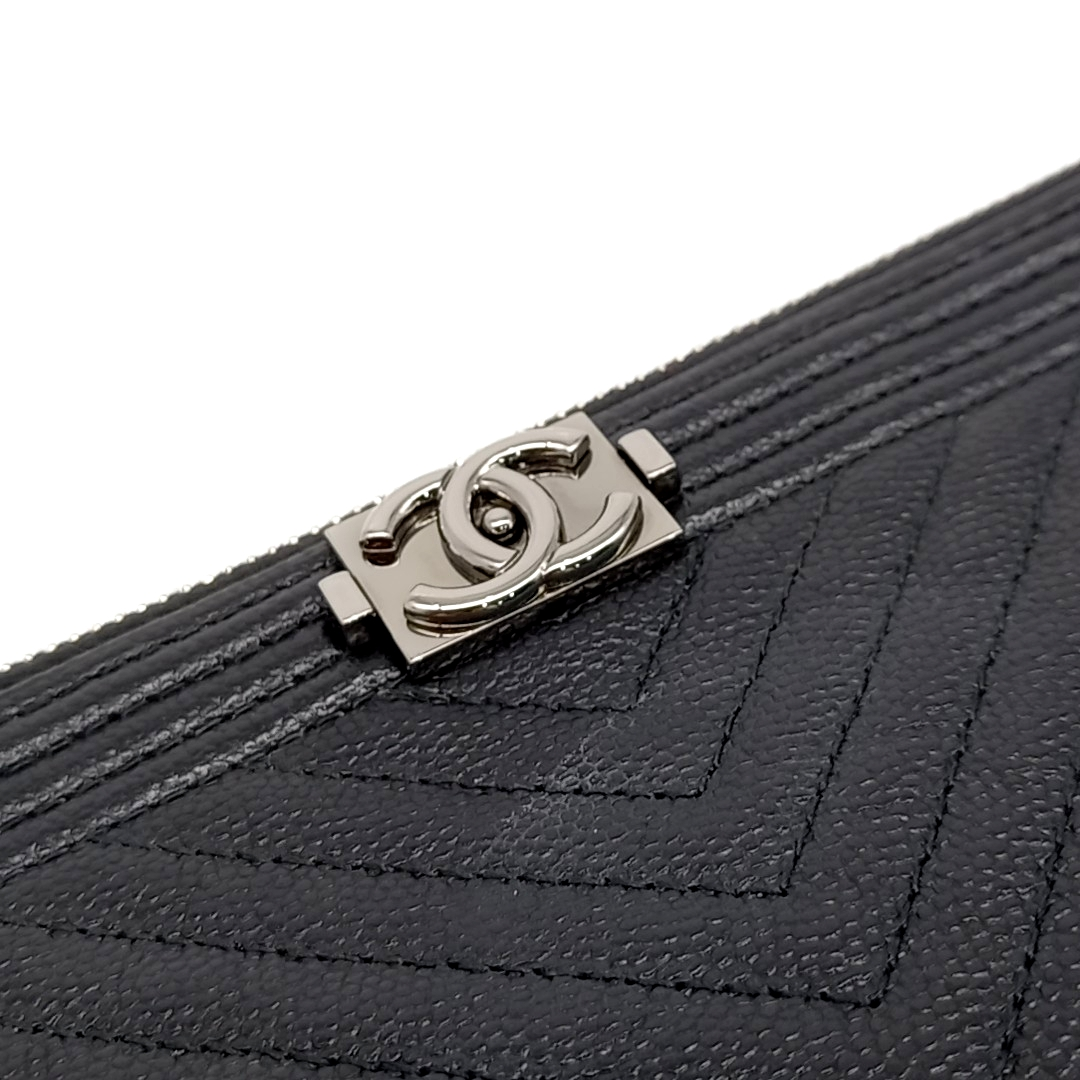 Chanel Chevron Boy Clutch Large A84407 (10496345)