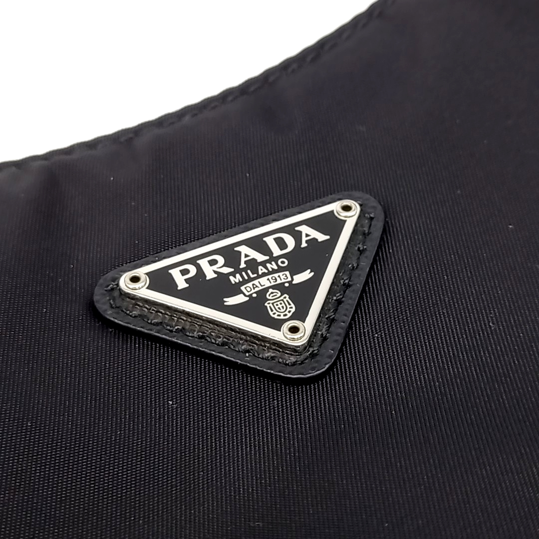 Prada Re-Nylon Hobo Bag (1NE204) (10572550)