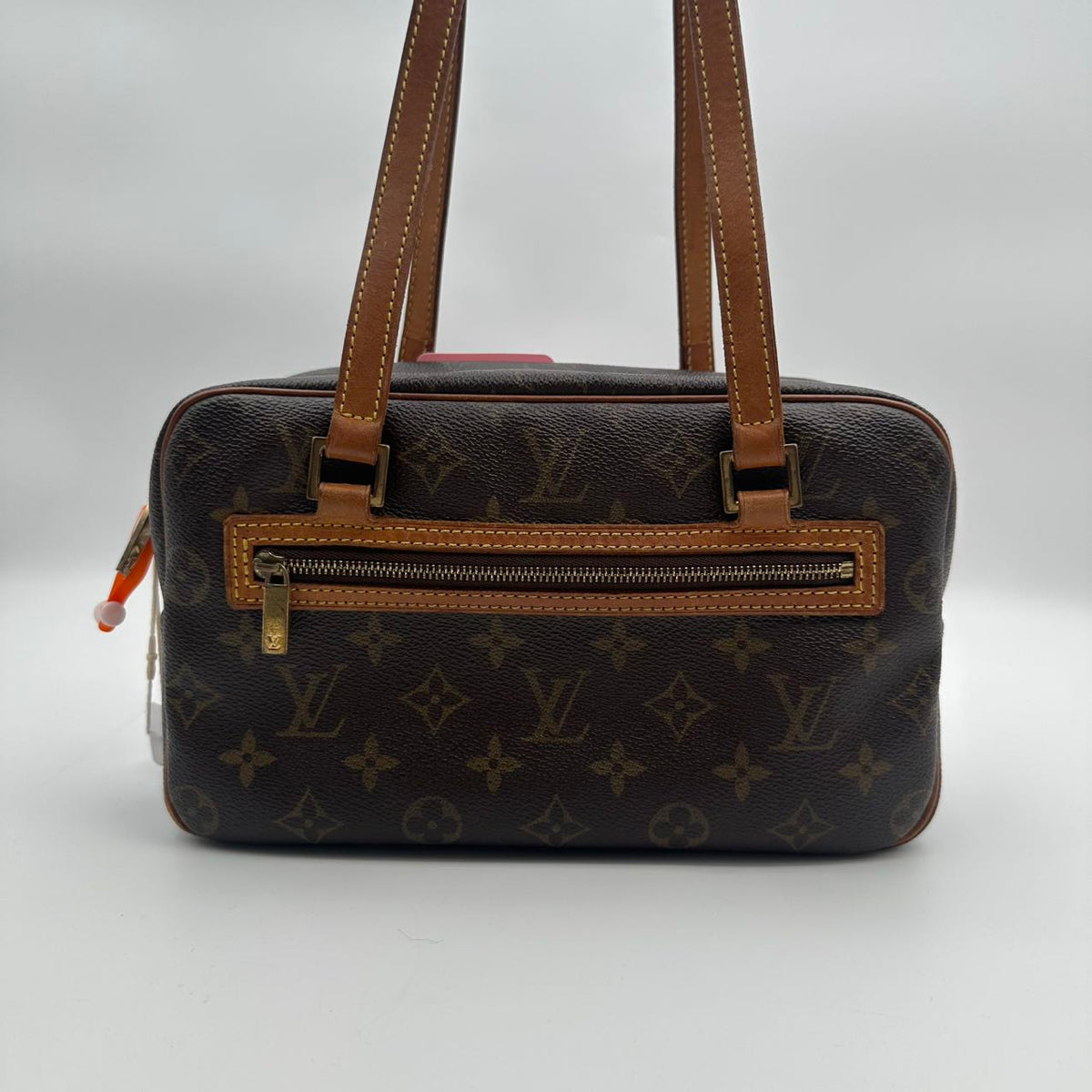 Louis Vuitton Cite MM - pocket side