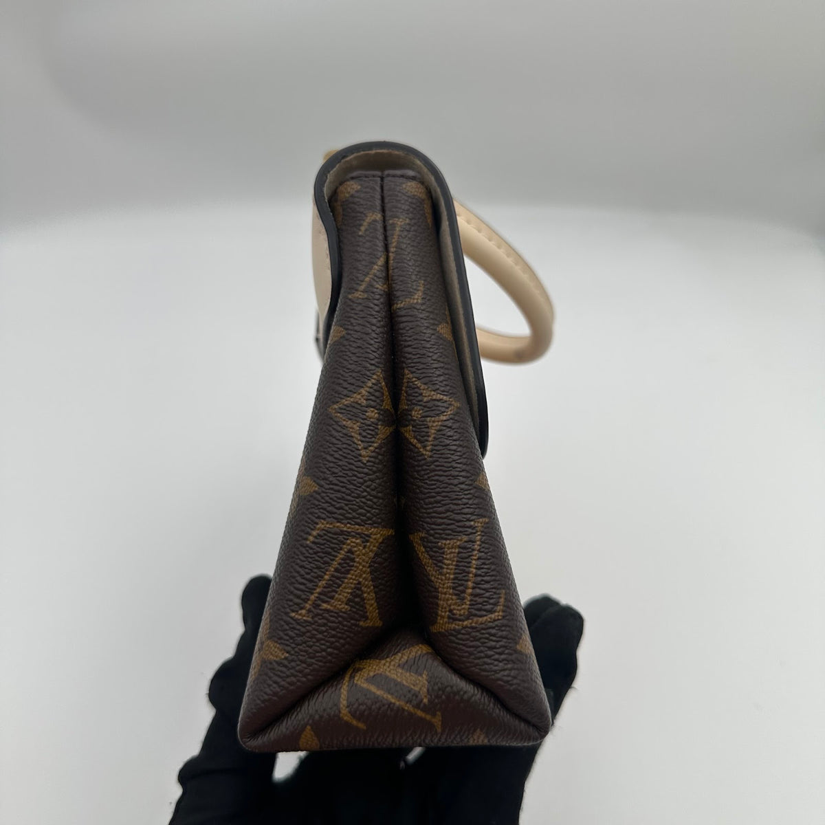 Louis Vuitton Lock Bag White (DL0188)