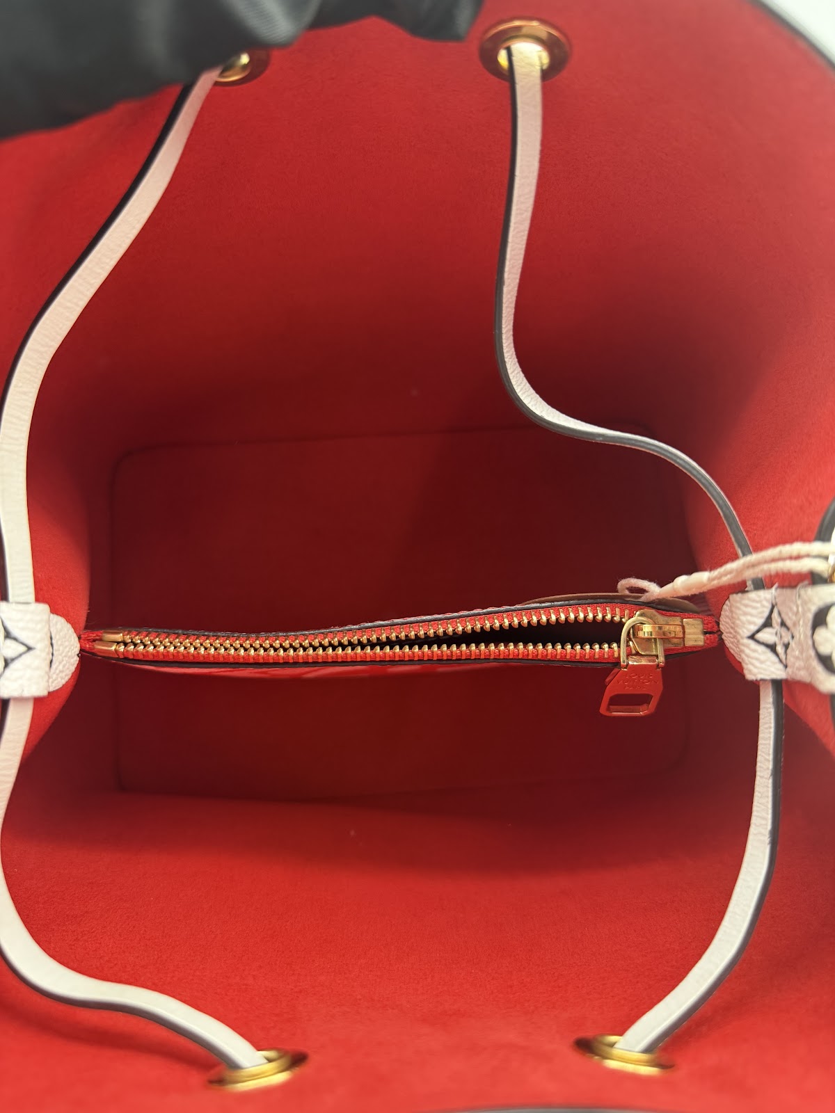 Louis Vuitton Red/White Color-Block Bucket Bag (LX1569)